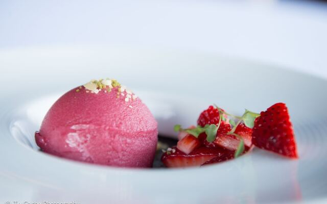 Bear Mountain Inn and Overlook Lodge