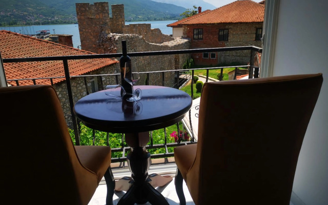 Small Luxury En suites ELEONOR