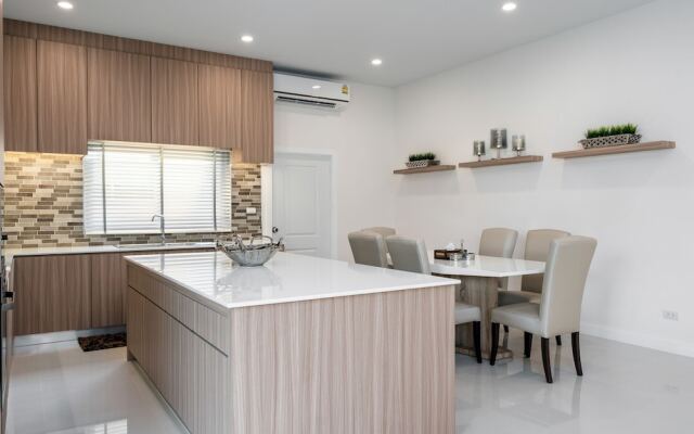 Luxury Pool Villa A18