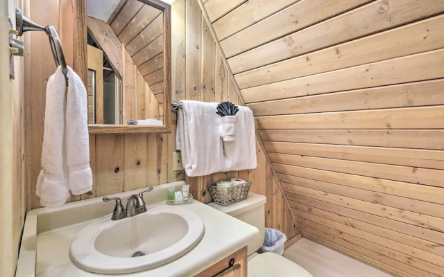 Ski-in/ski-out Red River Cabin w/ Mtn Views!