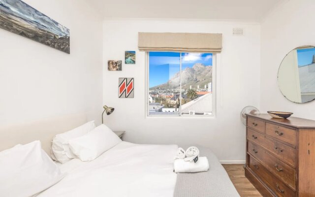 Amazing 2 Bedroom Apartment With Mountain Views on Kloof Street