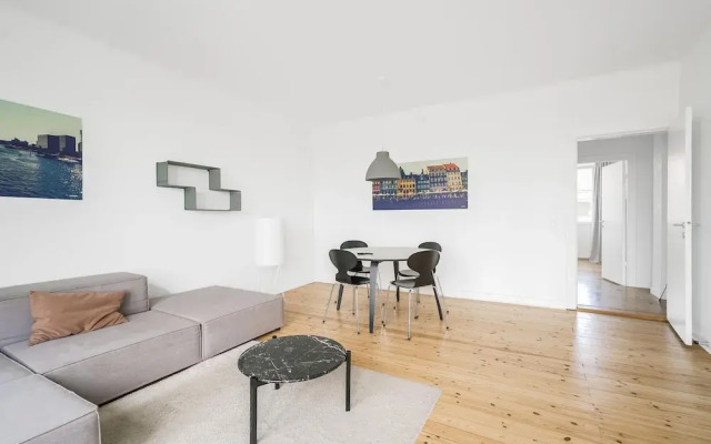 Fantastic 2-bed w Balcony in Charlottenlund