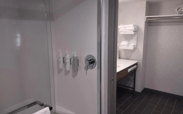 Hampton Inn & Suites Pittsburgh New Stanton