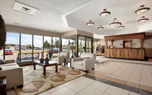 Travelodge Kingston LaSalle Hotel