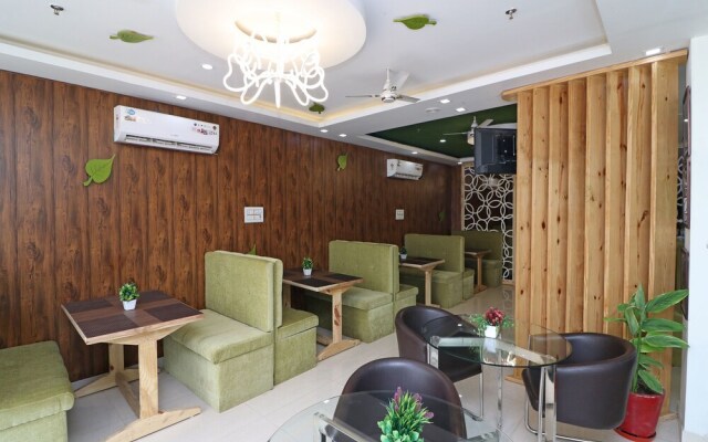 Oyo 14909 Hotel Vivid