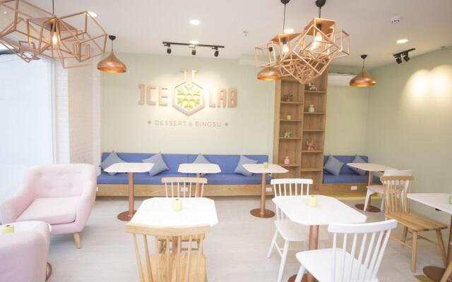 The Homee Cozy Modern Studio Apartment