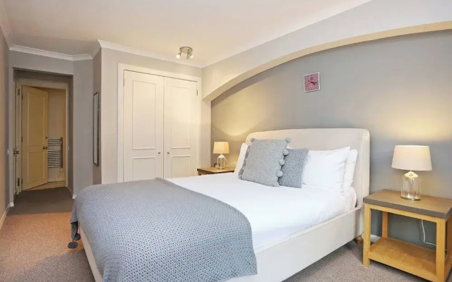 Stylish Apt next to Dean Village