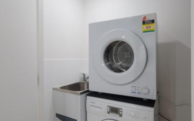 Unit 301 'The Shoal' 6-8 Bullecourt Street - Air Con, Walking To Local Shops And Beach – Guest Rooms – Shoal Bay