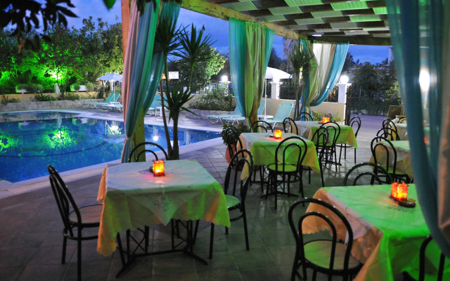Makis Louvlis Apartments 