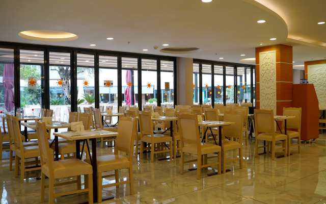 Club Aqua Plaza