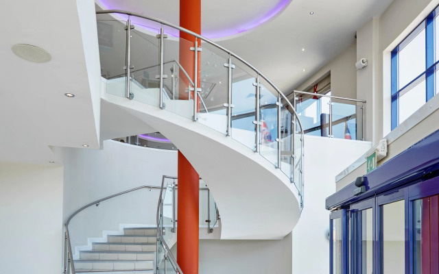 Holiday Inn Express London - Newbury Park
