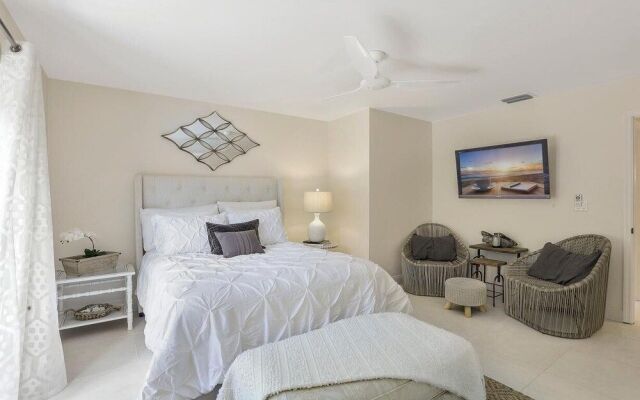 Quiet Inland Home With Pool, two Queen Beds and Grill