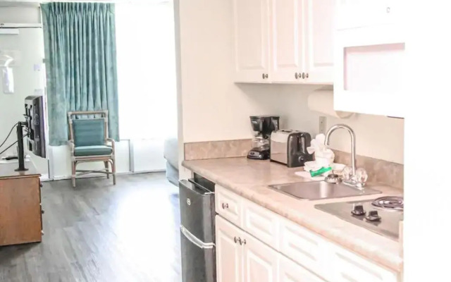 Days Inn & Suites by Wyndham Jekyll Island