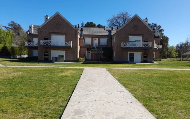Los Robles Apart Hotel
