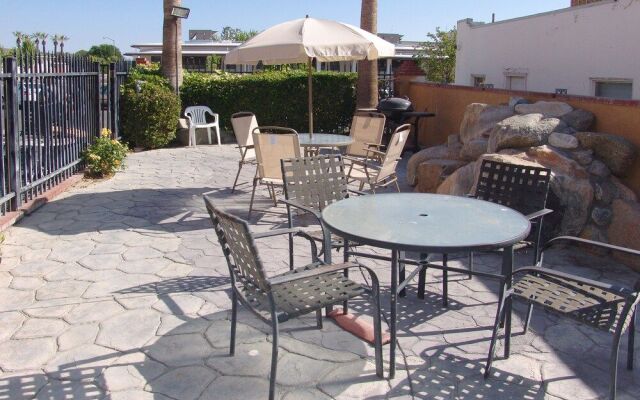 Holland Inn and Suites