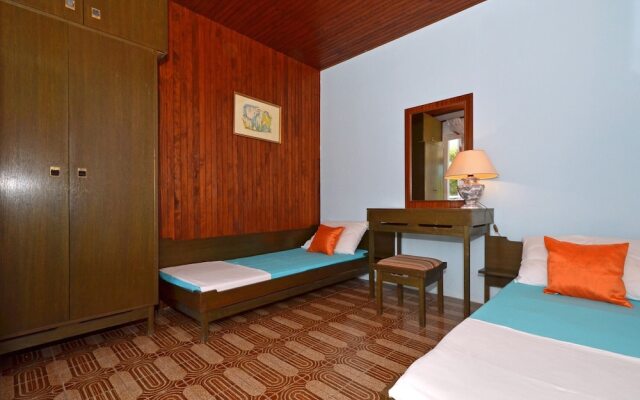 D - Large apt With big Terrace, Next to the Beach