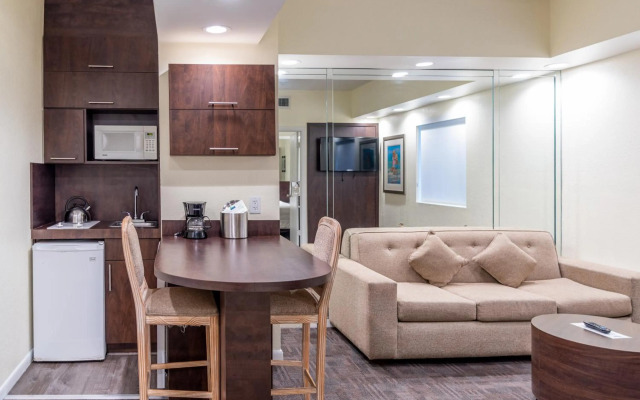 Crystal Beach Suites Miami Oceanfront Hotel