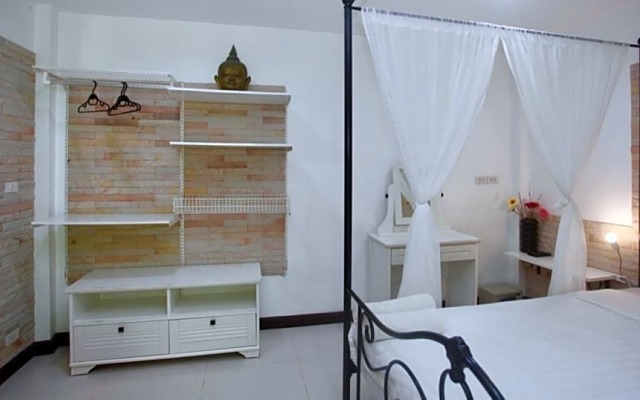 Sunshine Guesthouse and Diving School Room Nr 4