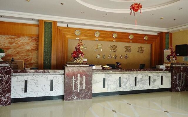 Half-moon Hotel