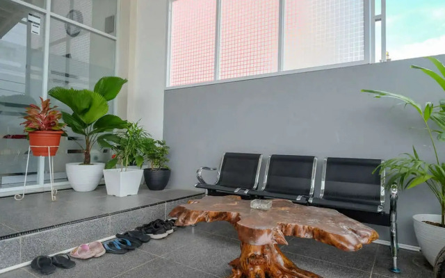 RedDoorz Plus @ Lovina Inn Tonrangeng River Side