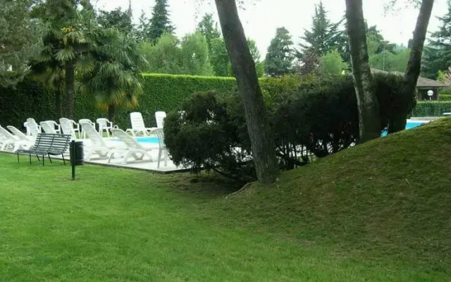 Villa con piscina e campo da tennis