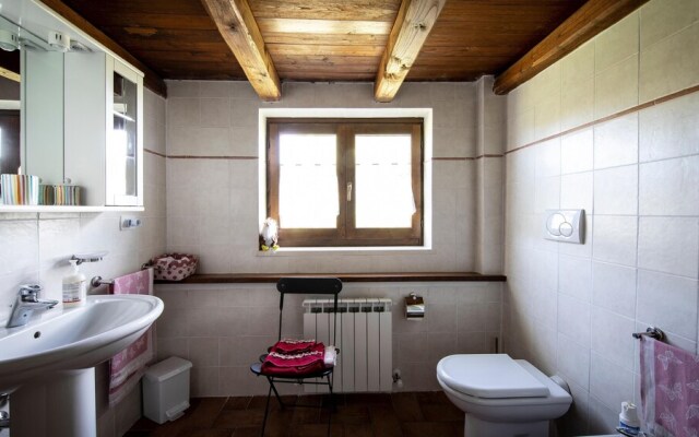 Casale Nasca In Pietra Immerso Nel Verde