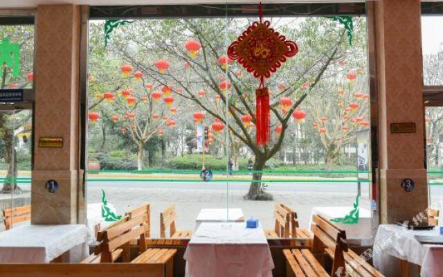 Yue to Brigade Hotel