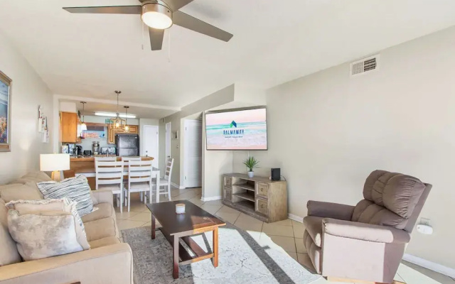 Gulf View 2 Bed Beaches Pool Dining and Fun