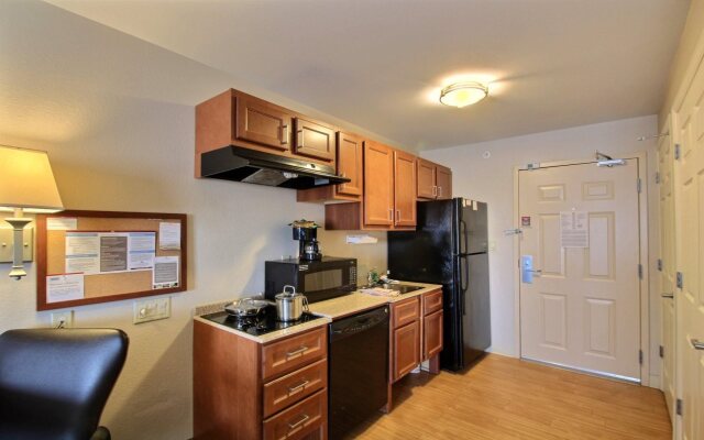 Candlewood Suites Milwaukee Airport by IHG