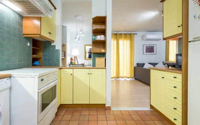 Downtown urban flat for 4 people in Plaka