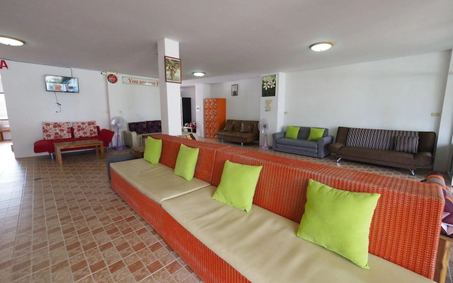 Fan Dee Hostel
