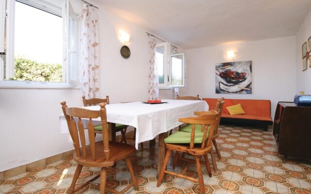 Stunning Home in Sparadici With Wifi and 2 Bedrooms