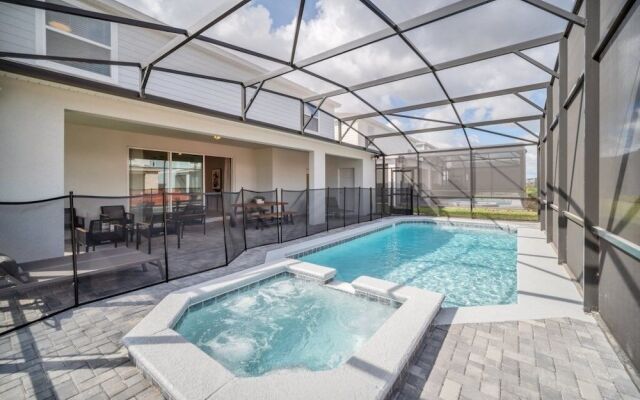 2089elcir 8 Bedroom Villa by RedAwning