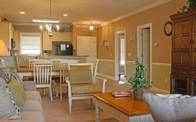 Magnolia Pointe 203 4833P 2 Br condo by RedAwning