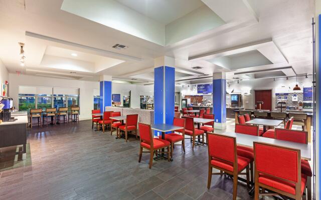 Holiday Inn Express & Suites Shreveport South Park Plaza, an IHG Hotel