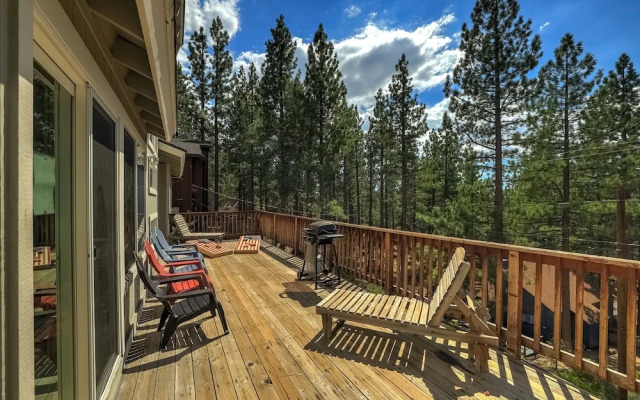 Hall Court Manor - Hot Tub, Pet Friendly, Pool Table!