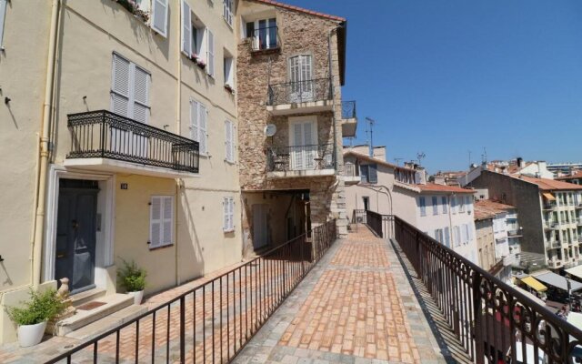 1 bedroom Suquet, 6 min from the Palais, balcony city & port view 220