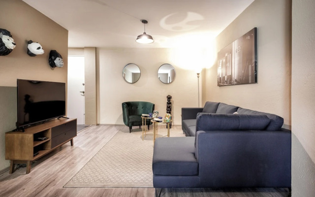 Bright & Stylish in Roma Condesa , Sleeps 7