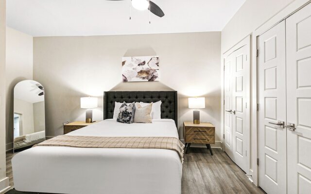 Spacious 4BR Condo Near French Quarter