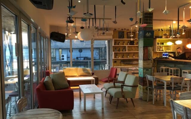 ArkaBarka Floating Hostel