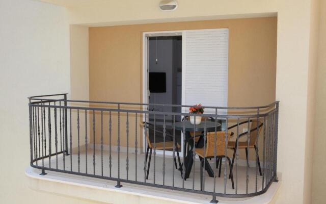 Villa Iris Apartments