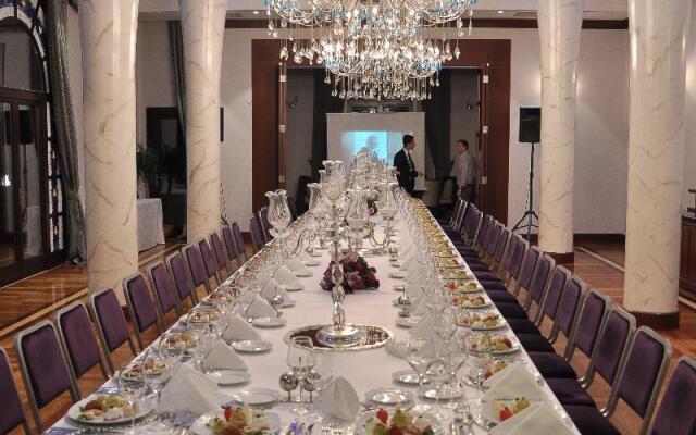 Celik Palace Hotel Convention Center & Thermal SPA
