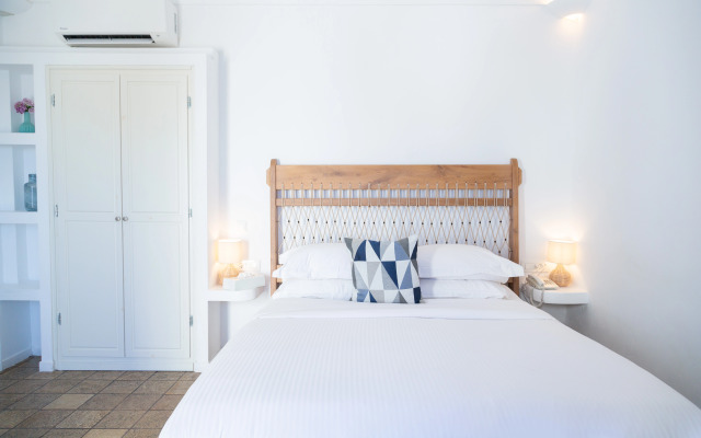 Pantelia Suites
