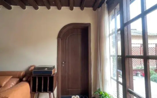 Dali Azhen and Ayue Homestay (Erhai Longkan Branch)