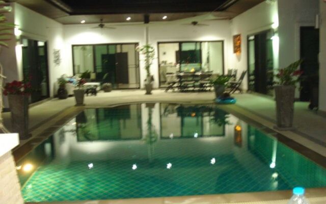 Yves Villa 3 bed pool NAI HARN