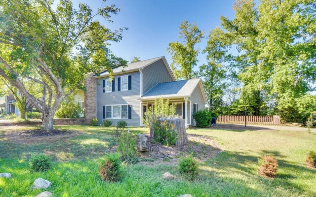 Seneca Escape w/ Screened Patio: Near Lakes!