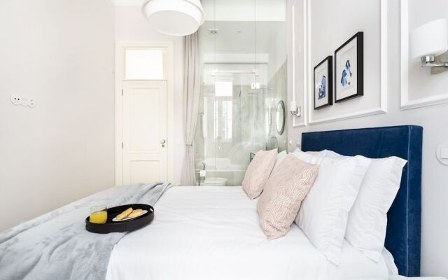JOIVY Luxurious 2BR Apt w/street view, 2mins to Santa Justa Lift