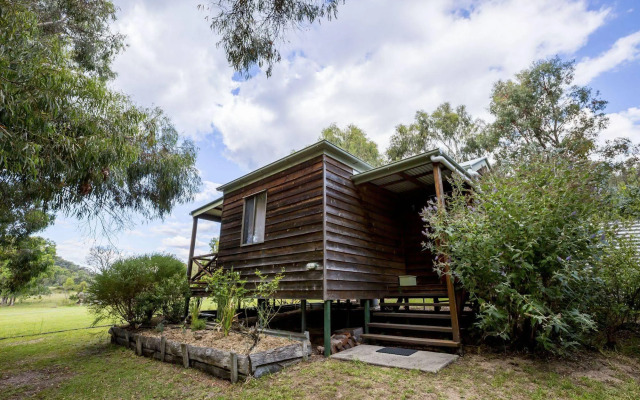 Wisteria Cottage and Cabins