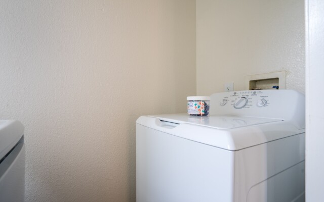 WanderJaunt | Emerald St Townhomes