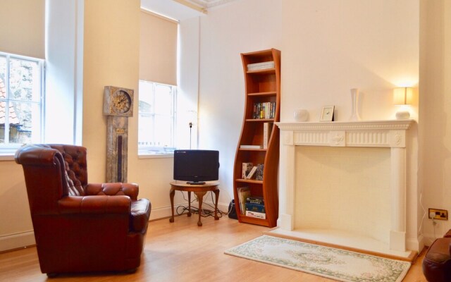 Central 3 Bedroom Flat